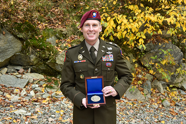 2022 West Point Nininger Award Recipient LTC Robert Beale '02 2022 West Point Nininger Award Recipient LTC Robert Beale '02